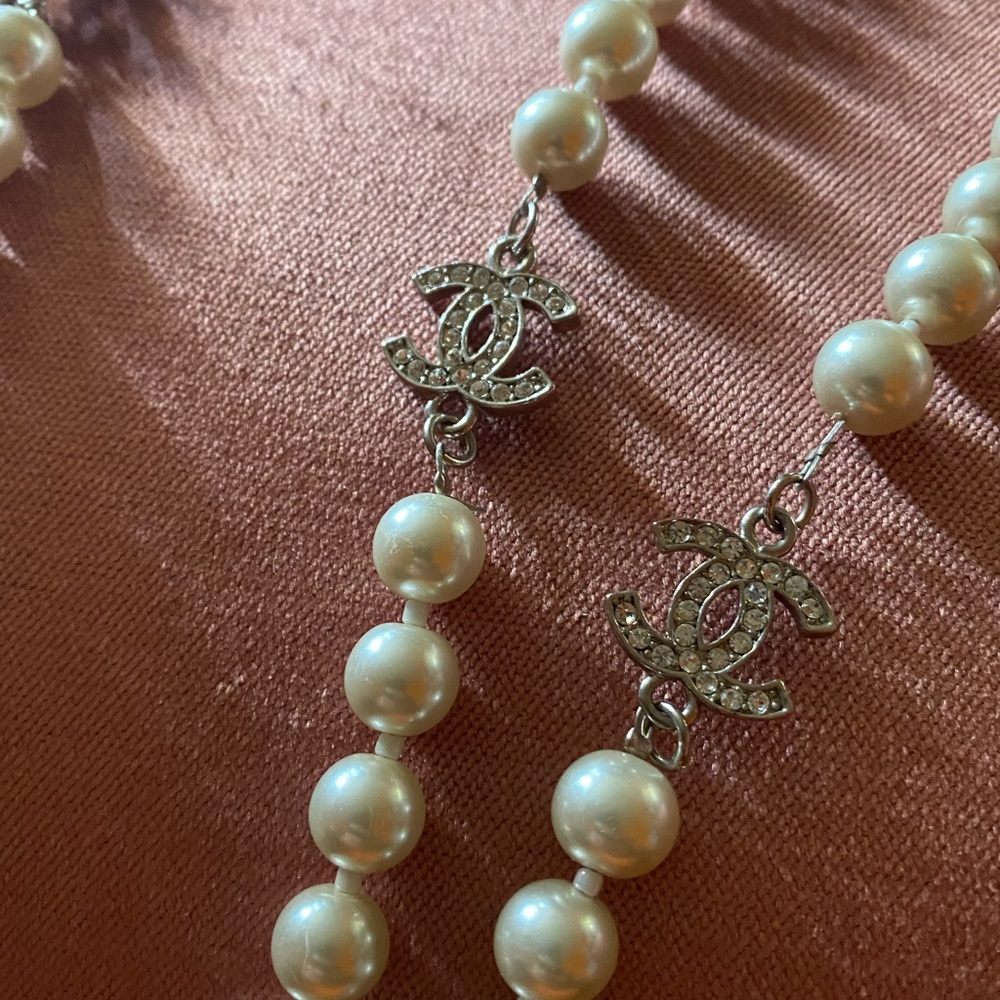 C H A N E L Pearl Necklace